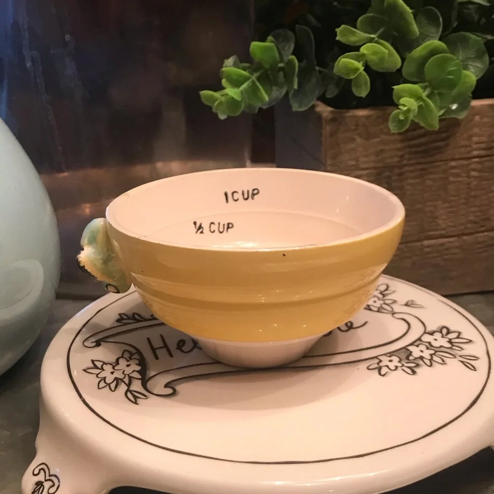Vintage Victor Goldman Beehive Measuring Cups
